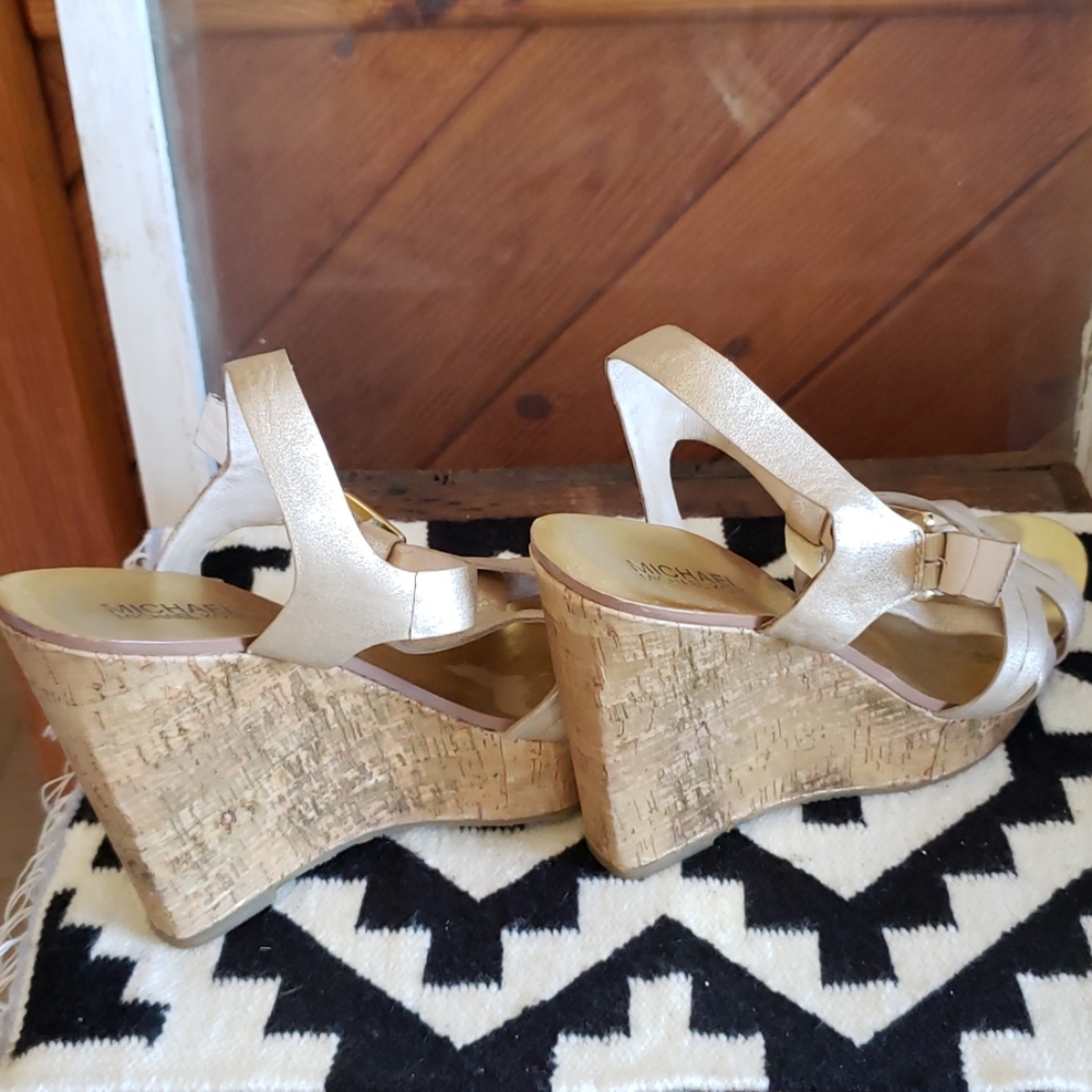 MK Gold T-Strap Wedge Sandal - Picture 4 of 7